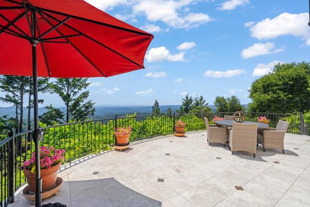 25220 Quail Ridge Road, Los Gatos CA: https://media.crmls.org/mediaz/93305af3-aedc-46cb-96eb-32afd04c55bb.jpg
