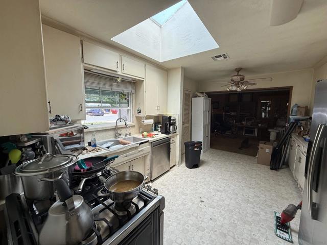 4039 Citradora Dr, Spring Valley CA: https://media.crmls.org/mediaz/93305e7a-d8e9-4e63-ab78-1b0d5a99a28b.jpg