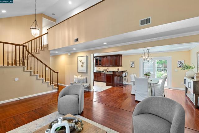 3628 Portsmouth Ct, Pleasanton CA: https://media.crmls.org/mediaz/9330a14b-e1ba-48f1-bafa-854422da9c94.jpg
