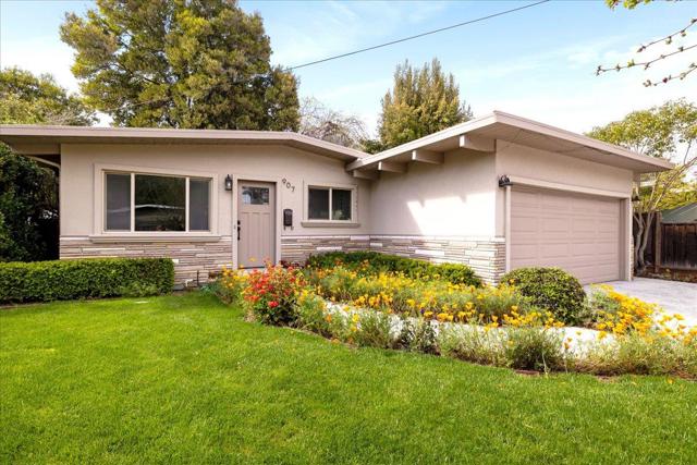 907 Christopher Way, Menlo Park CA: https://media.crmls.org/mediaz/9330ceb7-00bf-46b5-ade7-d519edd89494.jpg