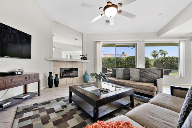 2450 Quincy Way, Palm Springs CA: https://media.crmls.org/mediaz/93312c69-083b-4e5e-8a7a-4216dc307c34.jpg