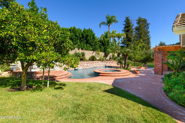 29515 Weeping Willow Drive, Agoura Hills CA: https://media.crmls.org/mediaz/93318327-1e5e-4460-8bfb-dcfc15ab1822.jpg