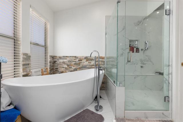 43075 Corte Fresca, Temecula CA: https://media.crmls.org/mediaz/93319e86-909d-4de2-aca4-dd3361af4f58.jpg