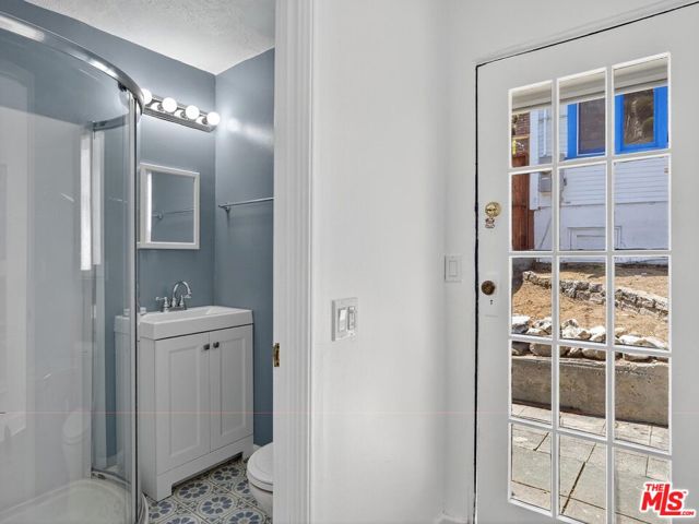 2565 Glen Green Street, Los Angeles CA: https://media.crmls.org/mediaz/9331e03a-884e-4cc4-9494-1b873a736a60.jpg