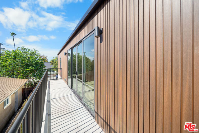 1688 N Sierra Bonita Avenue, Pasadena CA: https://media.crmls.org/mediaz/9332594a-0190-4eeb-86ab-ae35013425d8.jpg