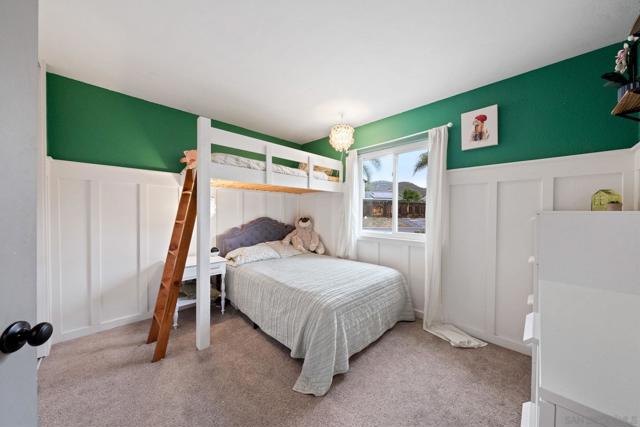 10424 Nubbin Ct, Santee CA: https://media.crmls.org/mediaz/93326854-351d-4eb4-b2c1-0e3b66ade4a8.jpg