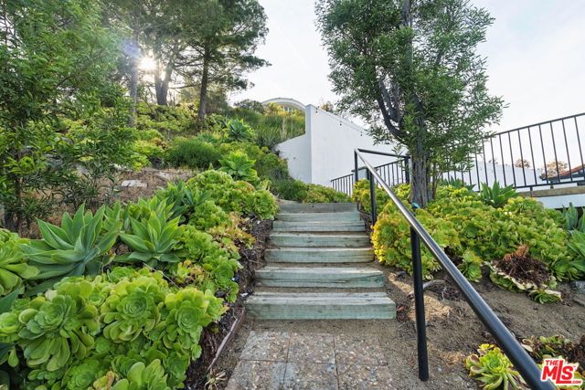 8171 Tianna Road, Los Angeles CA: https://media.crmls.org/mediaz/9332b344-0ee1-4bcb-a84e-bfed2a2e010b.jpg