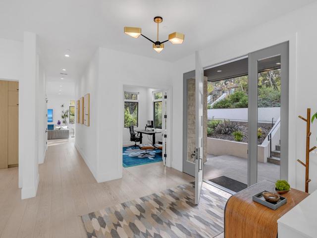 60 Glengarry Way, Hillsborough CA: https://media.crmls.org/mediaz/933345fa-9192-4cf2-a9b3-dd000ae74808.jpg