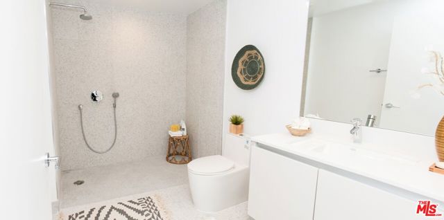 Drew Fenton | 625 S BARRINGTON Avenue Los Angeles CA | MLS: 7528204