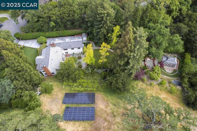 32 Kensington Ct, Alamo CA: https://media.crmls.org/mediaz/9334084d-a11e-4463-a953-c895c3aa1827.jpg