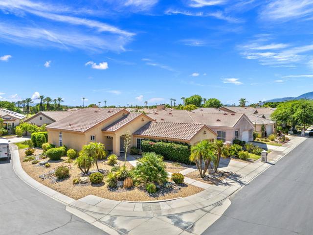 44718 Alexandria Vale, Indio CA: https://media.crmls.org/mediaz/93346e54-d1c1-4677-9aba-765ec7dbf7c6.jpg