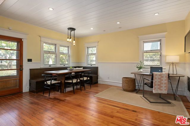 21 Park Avenue, Venice CA: https://media.crmls.org/mediaz/93353be3-0e72-4148-9e61-fada37406edb.jpg