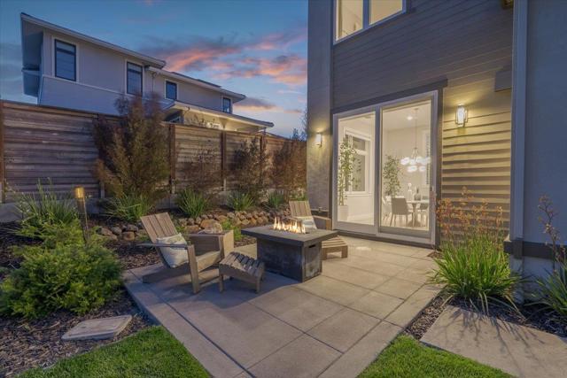 115 Wika Ranch Court, Redwood City CA: https://media.crmls.org/mediaz/9335ae62-6eca-4b2d-b853-38a0961c0cdf.jpg