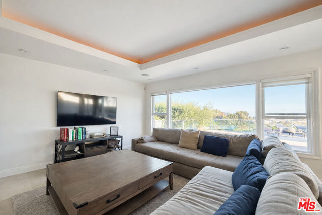 Drew Fenton | 1148 Las Pulgas Rd Los Angeles CA | MLS: 7539458