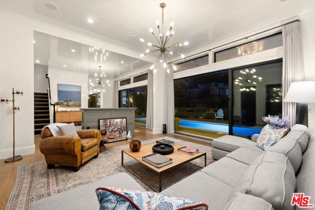1640 N Kings Road, Los Angeles CA: https://media.crmls.org/mediaz/93378160-c1a6-4100-a8c6-9220c91dcec0.jpg