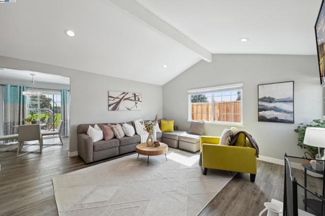 1300 Cirolero St, Milpitas CA: https://media.crmls.org/mediaz/93384f86-e22d-4833-aead-0de056468ace.jpg