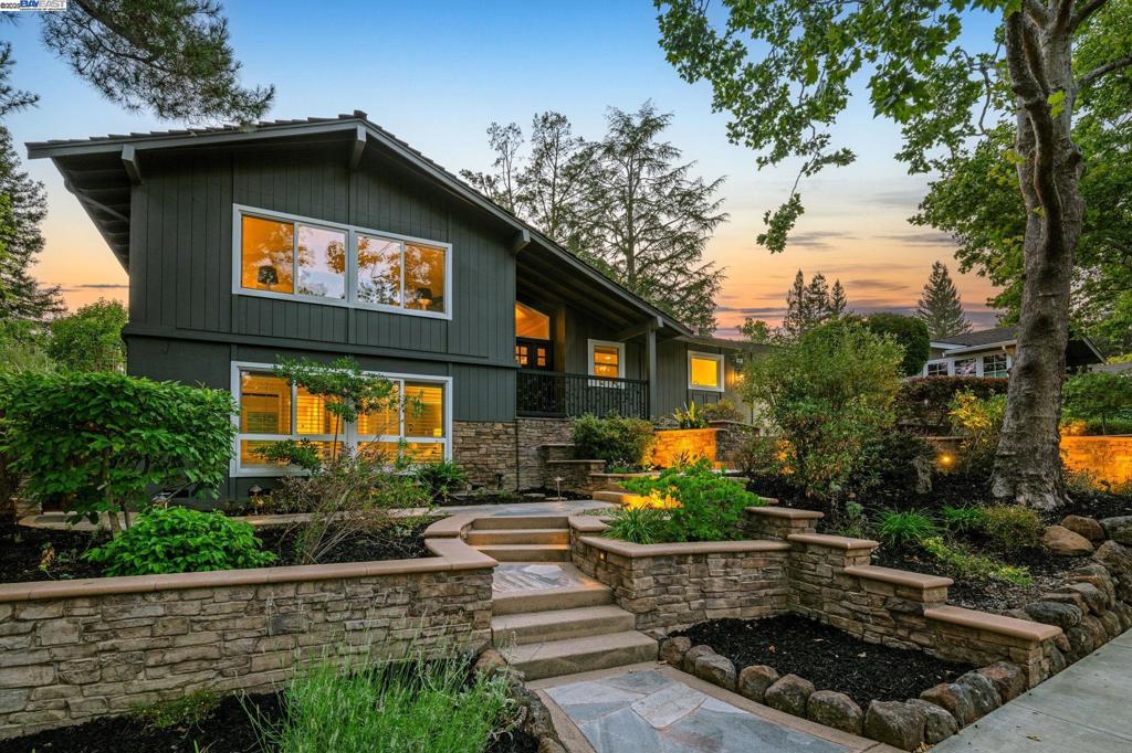 587 Old Orchard Dr