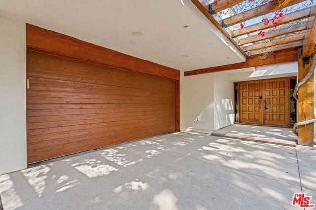 5942 Paseo Canyon Drive, Malibu CA: https://media.crmls.org/mediaz/9339a666-9b71-494d-ac07-9af47d73e8a3.jpg
