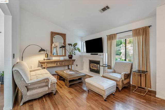 790 Britannia Dr., Vallejo CA: https://media.crmls.org/mediaz/9339d461-9ee8-4189-bb37-084b318086d5.jpg