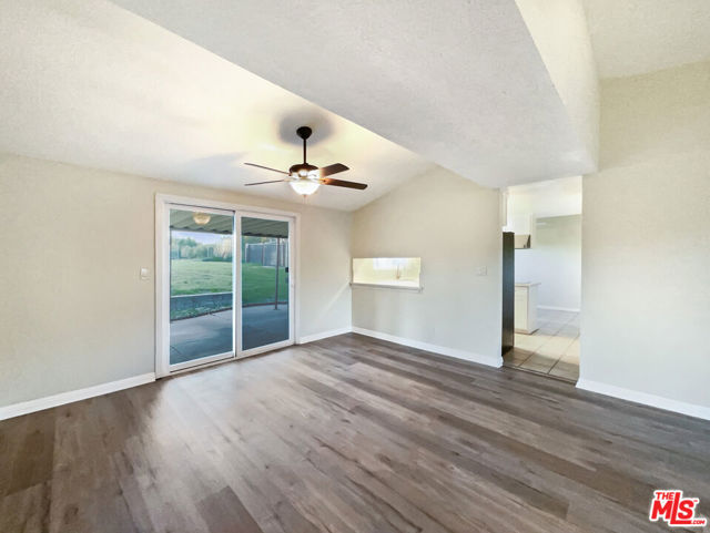 656 East Avenida De Los Arboles photo 8