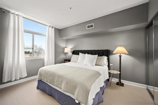 3788 Park Blvd, San Diego CA: https://media.crmls.org/mediaz/933a7053-e575-4bbb-a51a-c134dcd5cd39.jpg