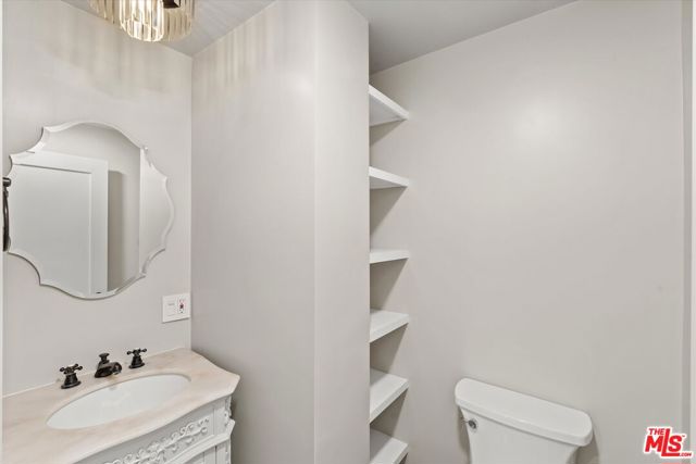 584 W 10th Street, San Pedro CA: https://media.crmls.org/mediaz/933adeaa-2611-4606-ac94-afbf8278698c.jpg