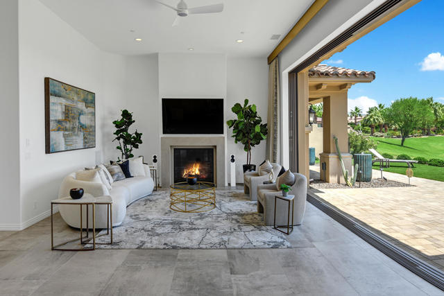 75851 Via Pisa, Indian Wells CA: https://media.crmls.org/mediaz/933b0f4b-9670-4cde-8c42-71c6aaf15d8d.jpg