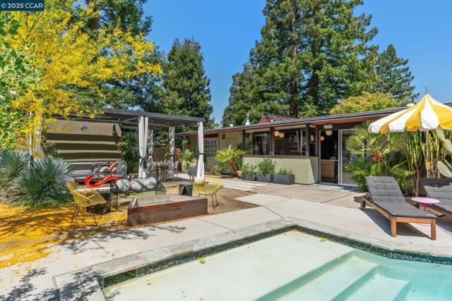 232 Clyde Dr, Walnut Creek CA: https://media.crmls.org/mediaz/933b10a6-d1e0-45bb-b723-fe4f799c5f65.jpg