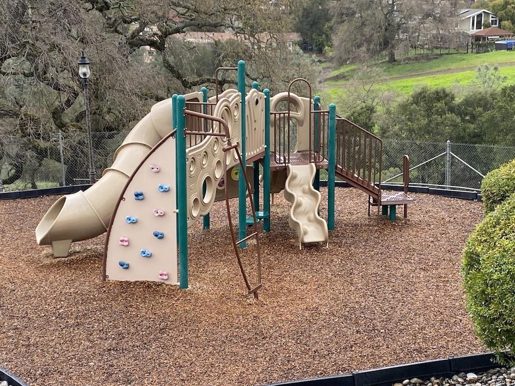 https://media.crmls.org/mediaz/933b73c2-a739-469f-843d-4921fbff381c.jpg?preset=X-Large