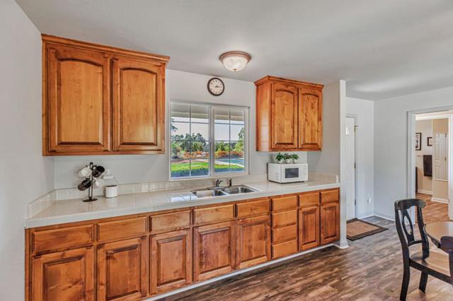 1152 Little River Drive, Hollister CA: https://media.crmls.org/mediaz/933bbf4a-6eb8-40d9-a09e-afeed05b59c6.jpg