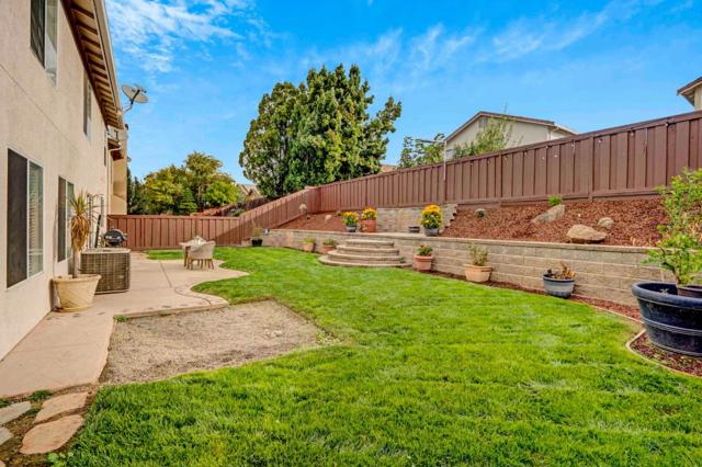 2425 Glenview Drive, Hollister CA: https://media.crmls.org/mediaz/933c03ae-5673-4e02-a6de-d12a212213c9.jpg