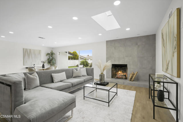 174 Wendy Drive, Thousand Oaks CA: https://media.crmls.org/mediaz/933c194a-de5d-4980-b41b-7979bdb26872.jpg