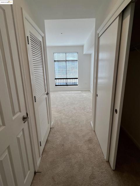 989 Franklin St, Oakland CA: https://media.crmls.org/mediaz/933c5f94-057d-4b07-ae35-77fa07186d36.jpg