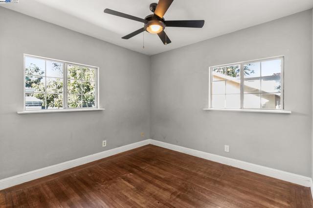 2825 Marlborough Avenue, Redwood City CA: https://media.crmls.org/mediaz/933c8406-e2db-464e-9d10-fbab81c324aa.jpg