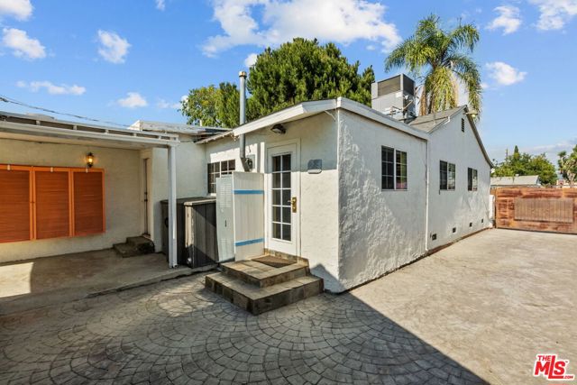 6319 Willowcrest Avenue, North Hollywood CA: https://media.crmls.org/mediaz/933ca662-44b9-45c9-9ce4-d4f2d3a78465.jpg