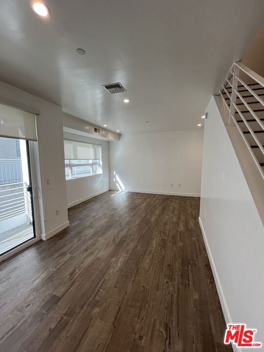 14822 Magnolia Boulevard, Sherman Oaks CA: https://media.crmls.org/mediaz/933d2ba6-8f9d-438a-a373-f7c15e7ed795.jpg