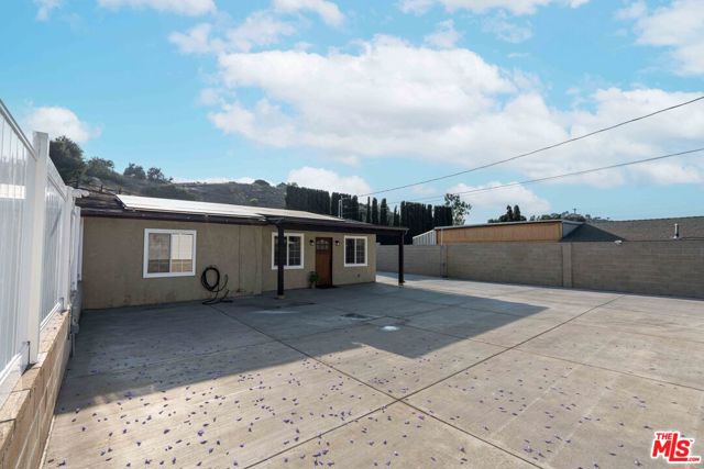 9701 Wheatland Avenue, Sunland CA: https://media.crmls.org/mediaz/933d3a89-9bea-45d3-bdd6-963e8c7e36e1.jpg