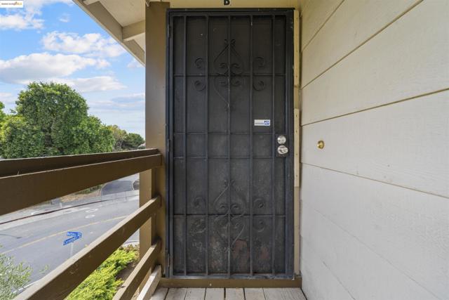 100 Carolina St, Vallejo CA: https://media.crmls.org/mediaz/933db320-a272-41d9-8b1f-d98cc2f9fab9.jpg