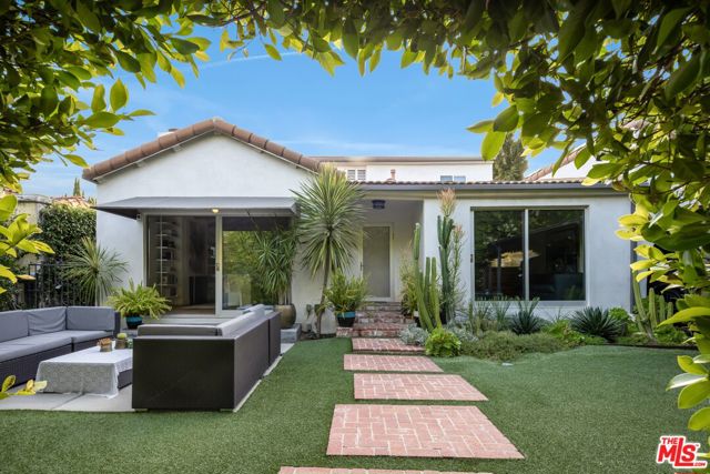 517 N Laurel Avenue, Los Angeles CA: https://media.crmls.org/mediaz/933e13b3-f059-40fd-af68-c168d032c7fe.jpg