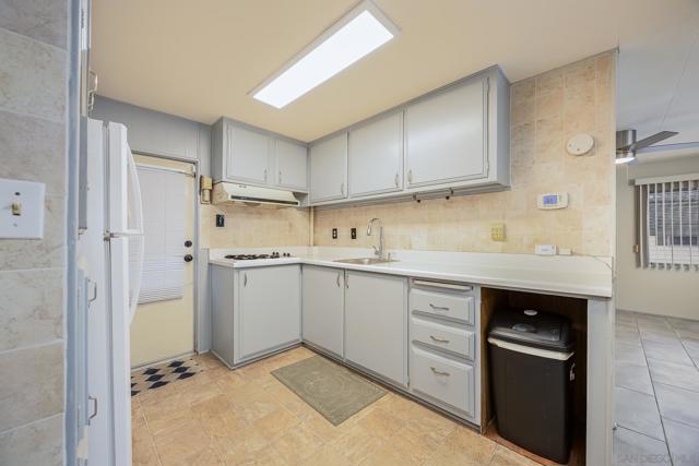 2950 Iris Ave, San Diego CA: https://media.crmls.org/mediaz/933ec2bc-70b3-4bd6-b9e3-43329ea1dd7c.jpg