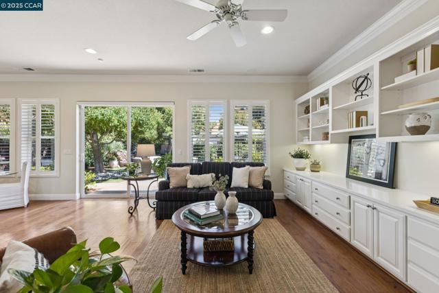 109 Forest Hill, Clayton CA: https://media.crmls.org/mediaz/933fe180-dac2-46b8-8b35-fc20c0b1cee2.jpg