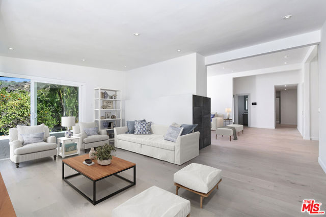 14892 Jadestone Drive, Sherman Oaks CA: https://media.crmls.org/mediaz/93405790-8856-43cd-9578-f571cfe09b19.jpg