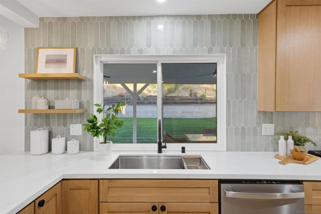 8003 Hillandale - photo 17