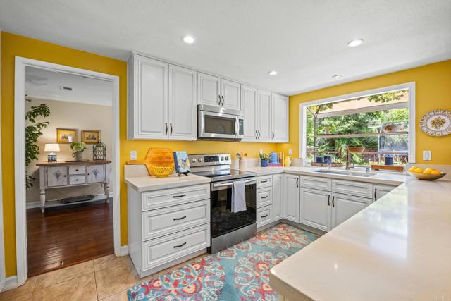 2702 Jacaranda Avenue, Carlsbad CA: https://media.crmls.org/mediaz/9340db85-642c-408f-a03b-23954690dabe.jpg