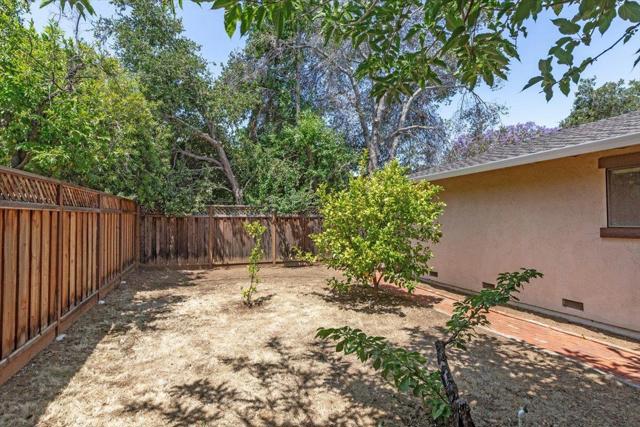 60 View Street, Los Altos CA: https://media.crmls.org/mediaz/934171fc-121c-4a95-8035-8e57d304dc6b.jpg