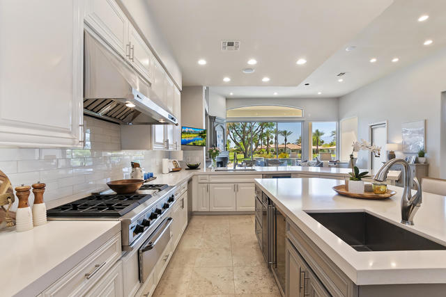 48644 Vista Palomino, La Quinta CA: https://media.crmls.org/mediaz/934194d6-693e-4ae6-9c86-0829d4b17120.jpg