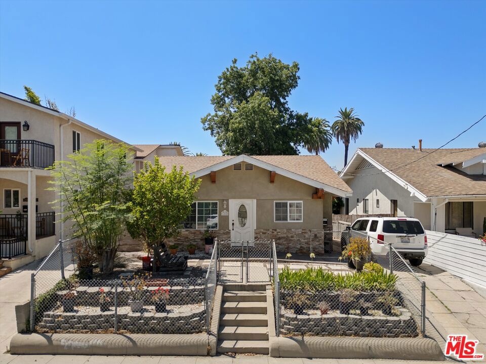 1215 Sanborn Avenue