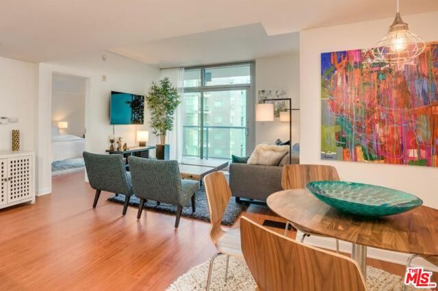 13700 Marina Pointe Drive, Venice CA: https://media.crmls.org/mediaz/9342d0da-c742-4e53-ba62-bd404da3e729.jpg
