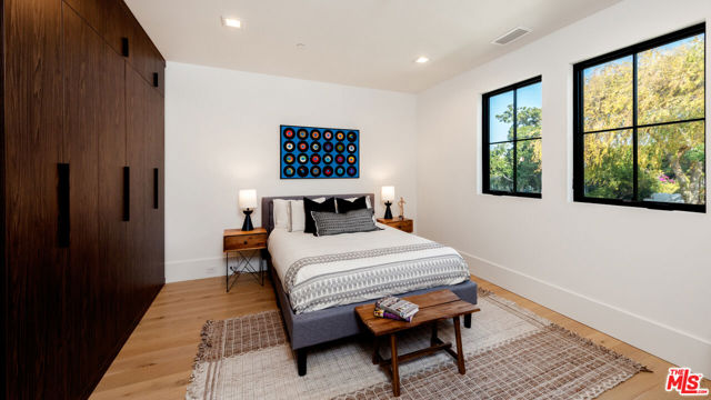 4153 Vantage Avenue, Studio City CA: https://media.crmls.org/mediaz/9342dbd1-31ef-4a2a-8628-dbf00025a052.jpg