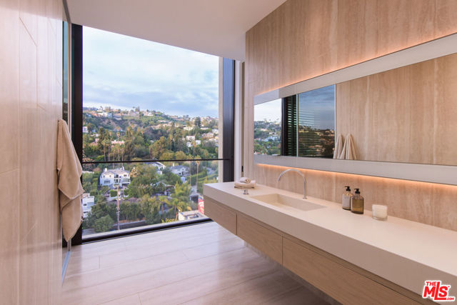9040 W Sunset Blvd, West Hollywood CA: https://media.crmls.org/mediaz/9342f6aa-ff08-4740-af7e-a440895a449c.jpg